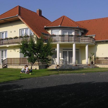 Szaloky Apartmanhaz Gyenesdiás エクステリア 写真