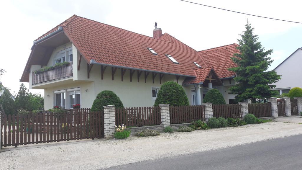 Szaloky Apartmanhaz Gyenesdiás エクステリア 写真