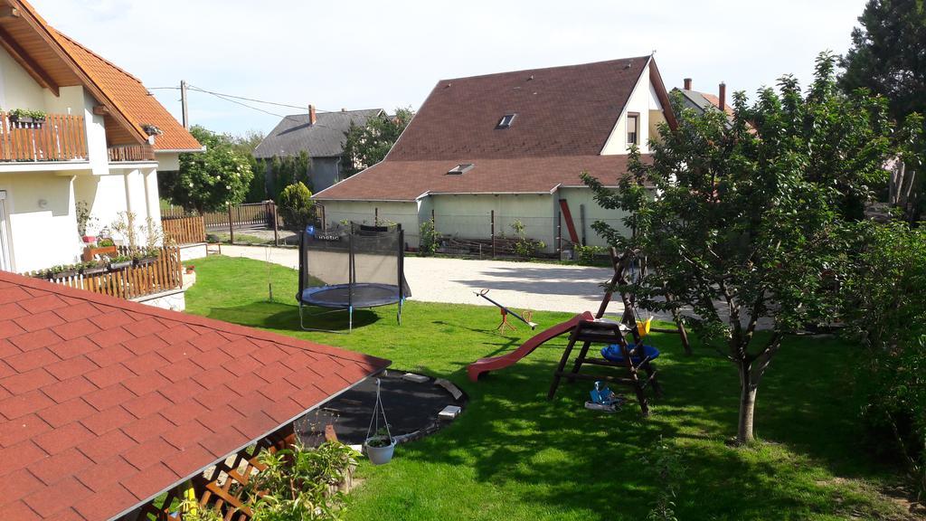 Szaloky Apartmanhaz Gyenesdiás エクステリア 写真
