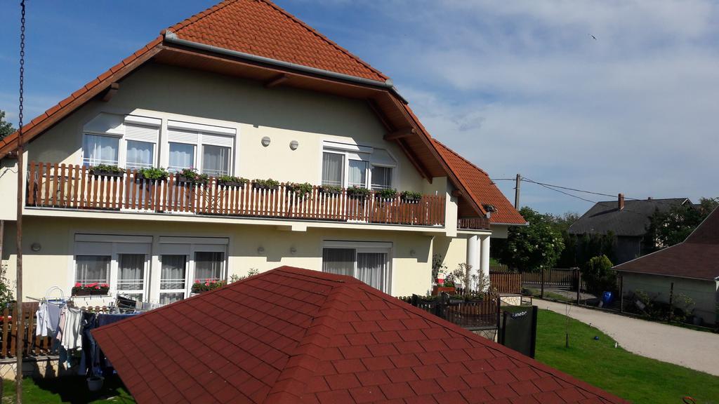 Szaloky Apartmanhaz Gyenesdiás エクステリア 写真